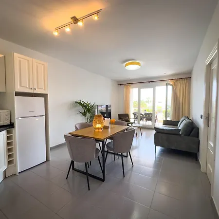 Apartment Beachfront Primera Linea 1-04 *