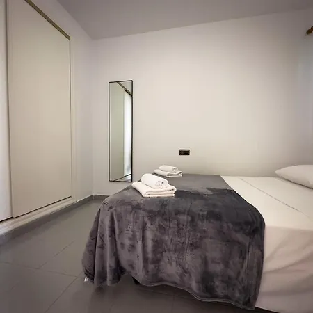 Apartment Beachfront Primera Linea 1-04 *